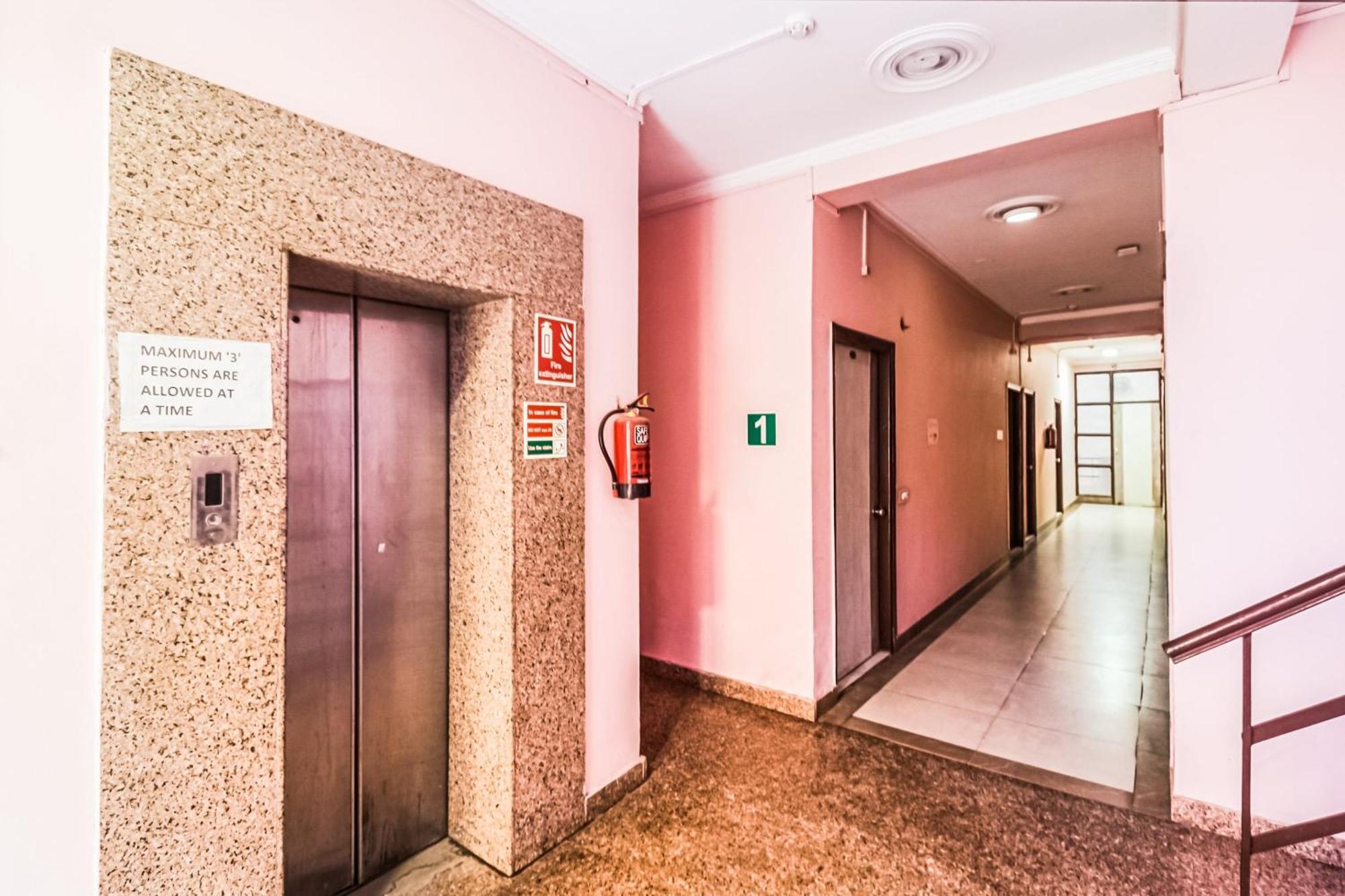 Hotel O Avni Residency Gurgaon Bagian luar foto