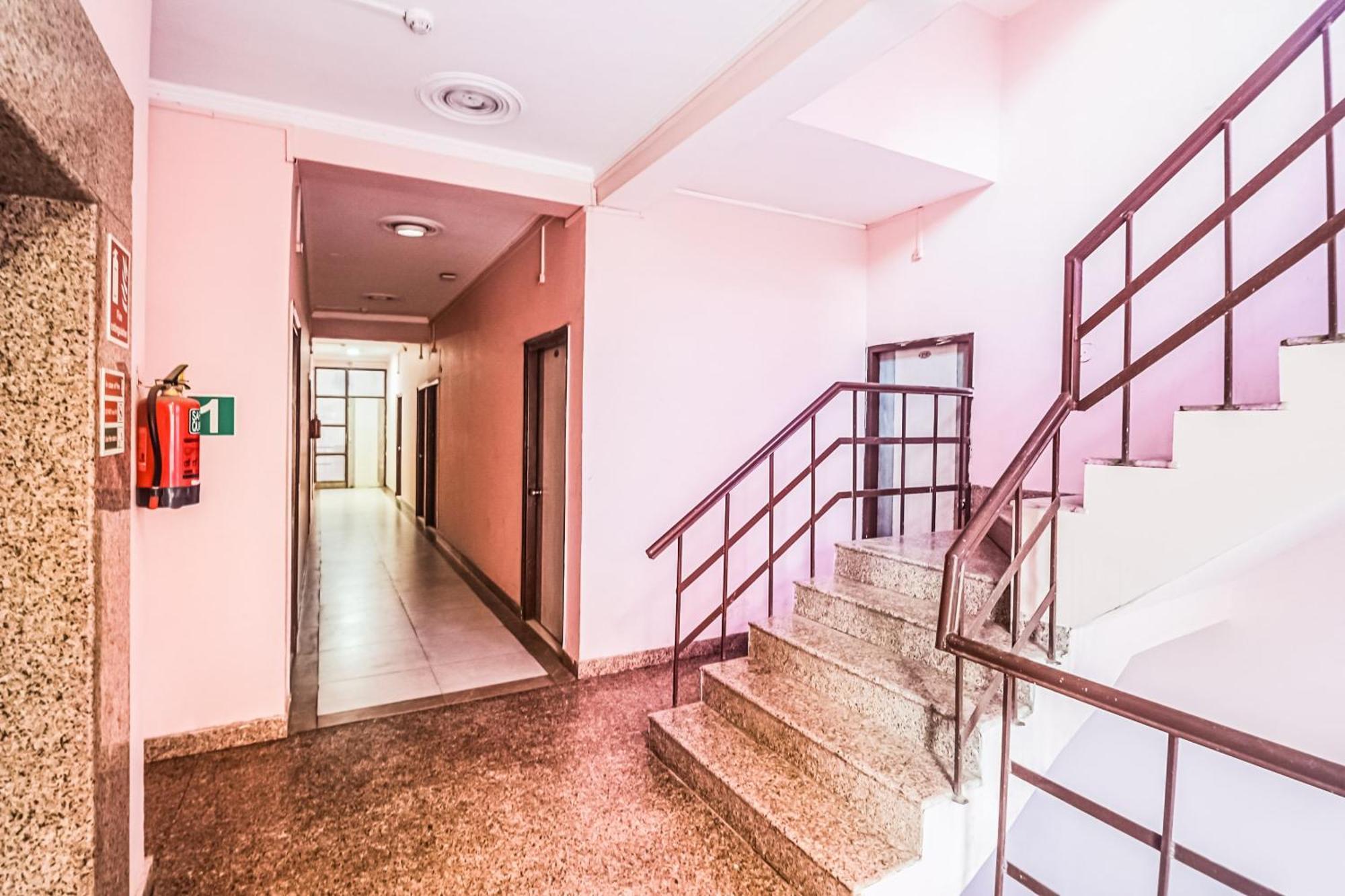 Hotel O Avni Residency Gurgaon Bagian luar foto
